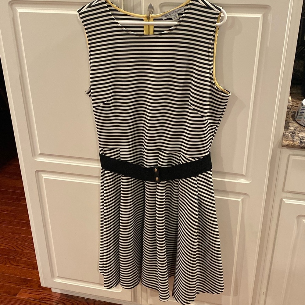 Danny and Nicole sleeveless black/white dress with belt
